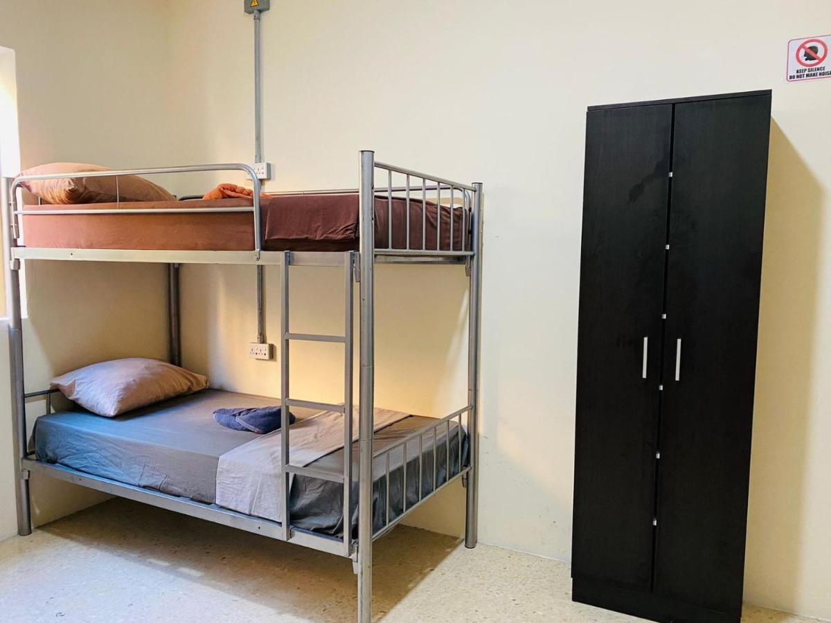 Ommi Hostel San Ġiljan Buitenkant foto