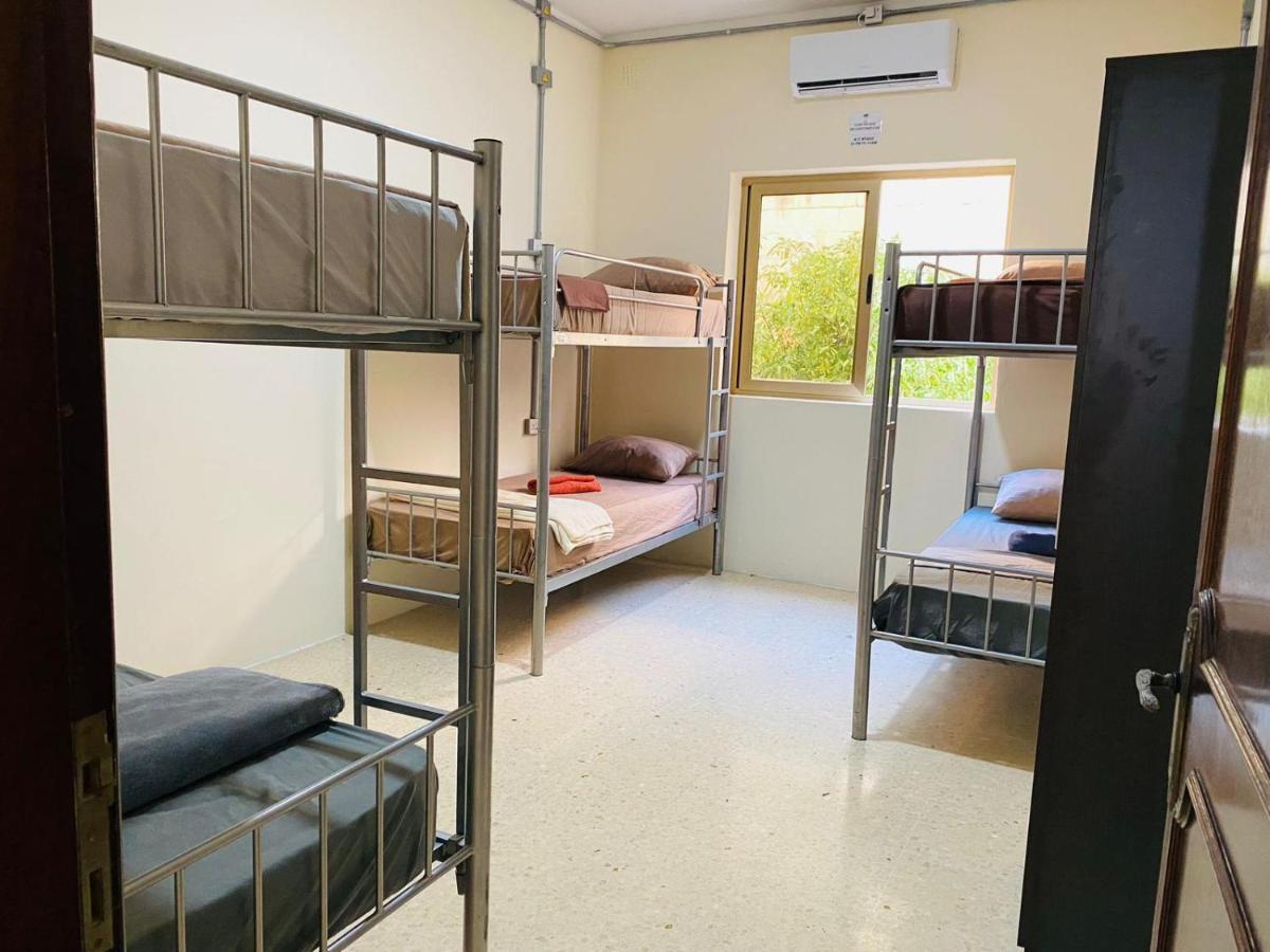 Ommi Hostel San Ġiljan Buitenkant foto