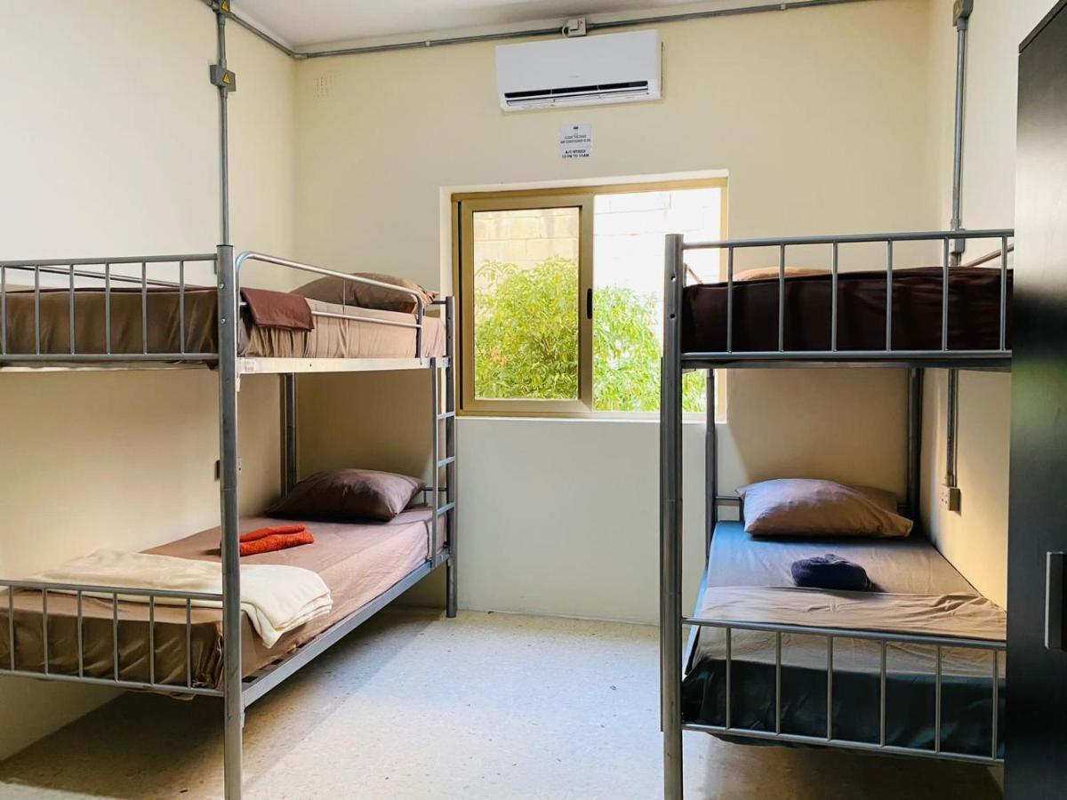 Ommi Hostel San Ġiljan Buitenkant foto